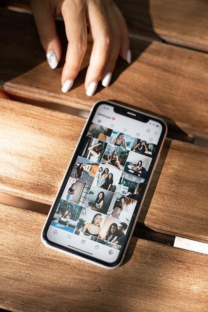 How to effectively use disappearing text to convey messages and engage viewers on Instagram Reels